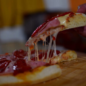 Pizza de jamon y morron
